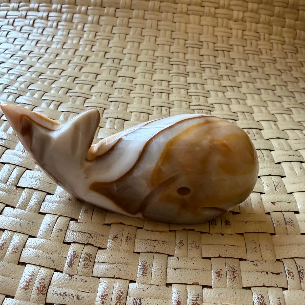 Onyx Whale Figurine White, Tans